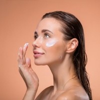 Facial gel with hyaluronic acid