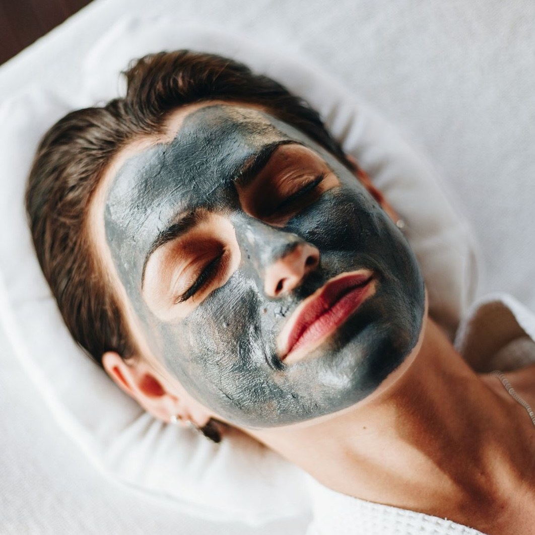 Recipe for a facial clay mask with activated charcoal