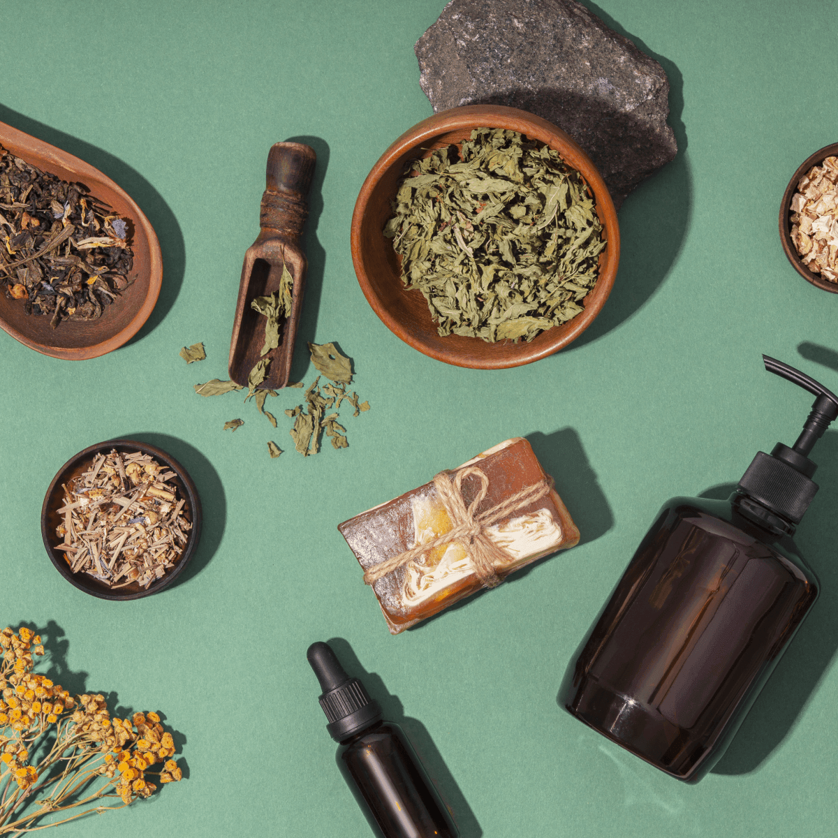 Die Frühlings-Skincare-Routine umfasst Wirkstoffe, Peelings und Rohstoffe mit SPF-Faktor für die Pflege nach dem Winter.