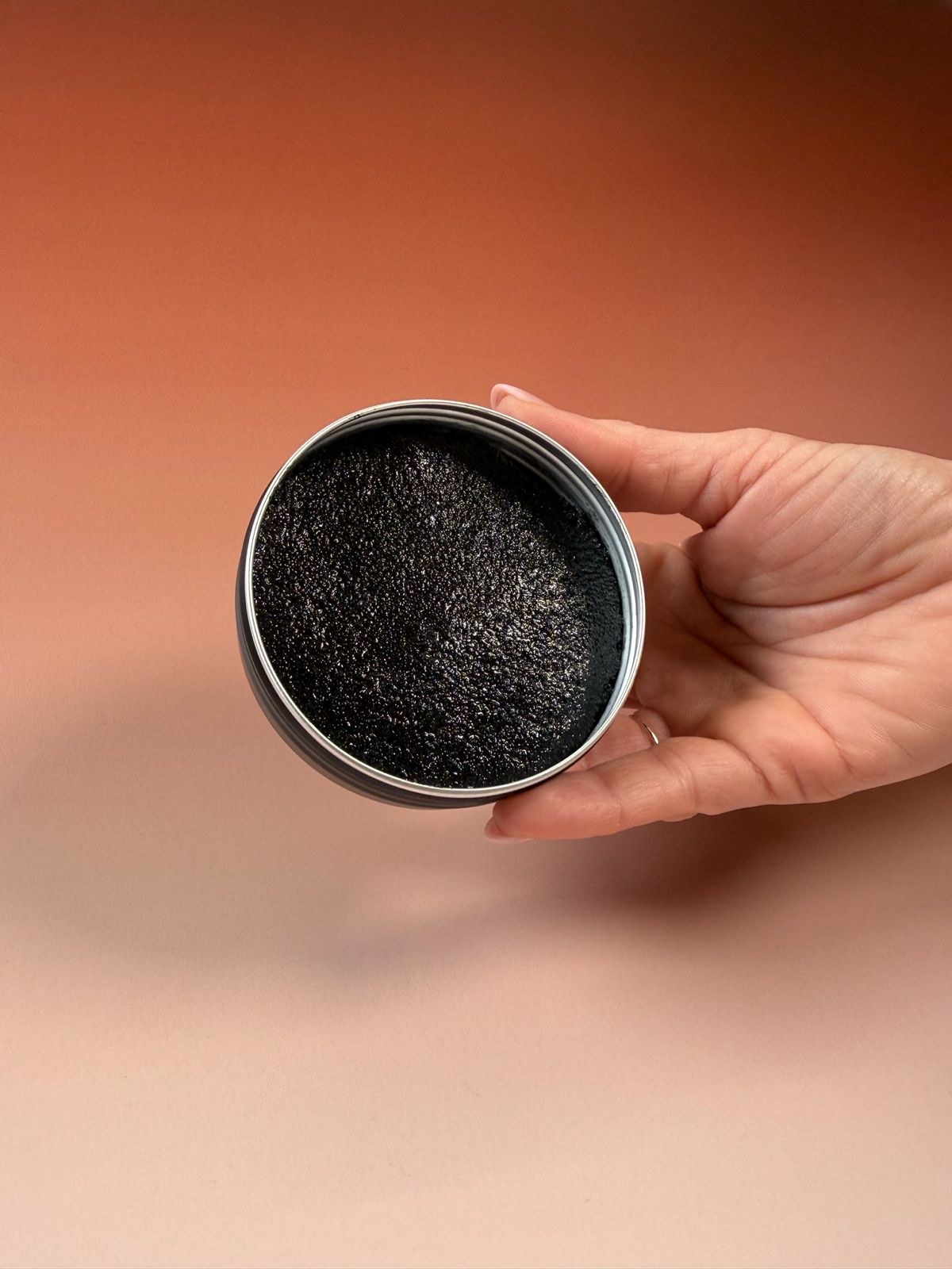 Foaming sugar scrub with activated charcoal