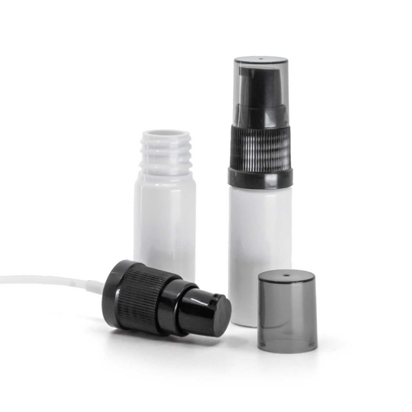 Butelka plastikowa biała, czarna pompka do kremów z przydymionym kapturkiem, 10 ml