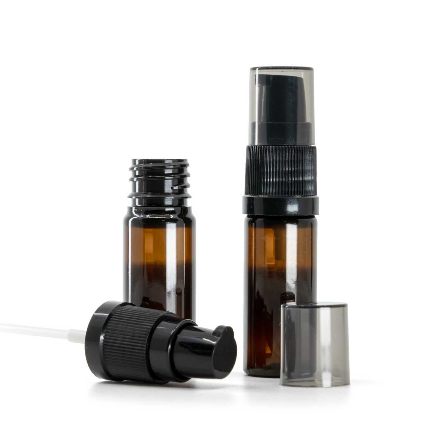 Plastová lahvička hnědá, černý dávkovač krémů s dýmovým krytem, 10 ml