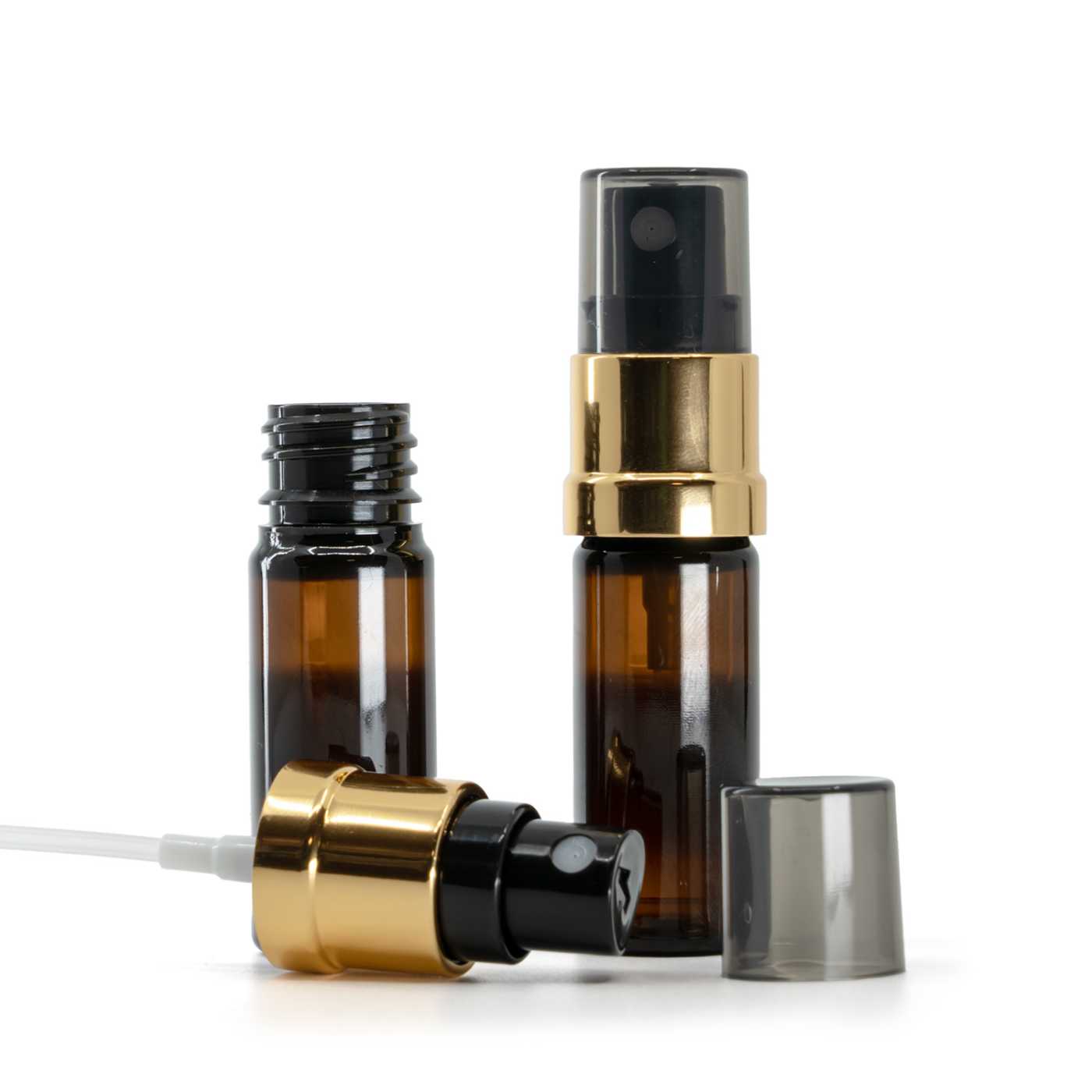 Plastová lahvička hnědá, černo-zlatý rozprašovač, dýmový kryt, 10 ml