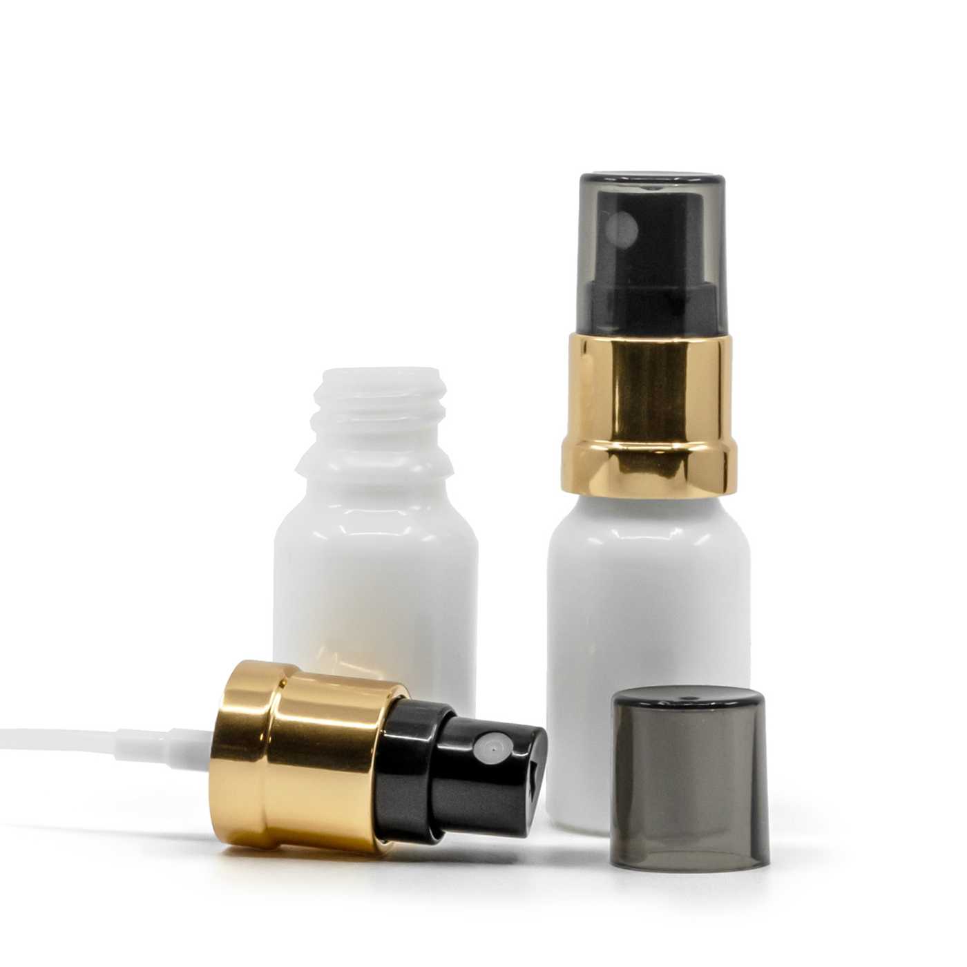 Butelka szklana, biała, czarno-złoty atomizer, przydymiony kapturek, 10 ml