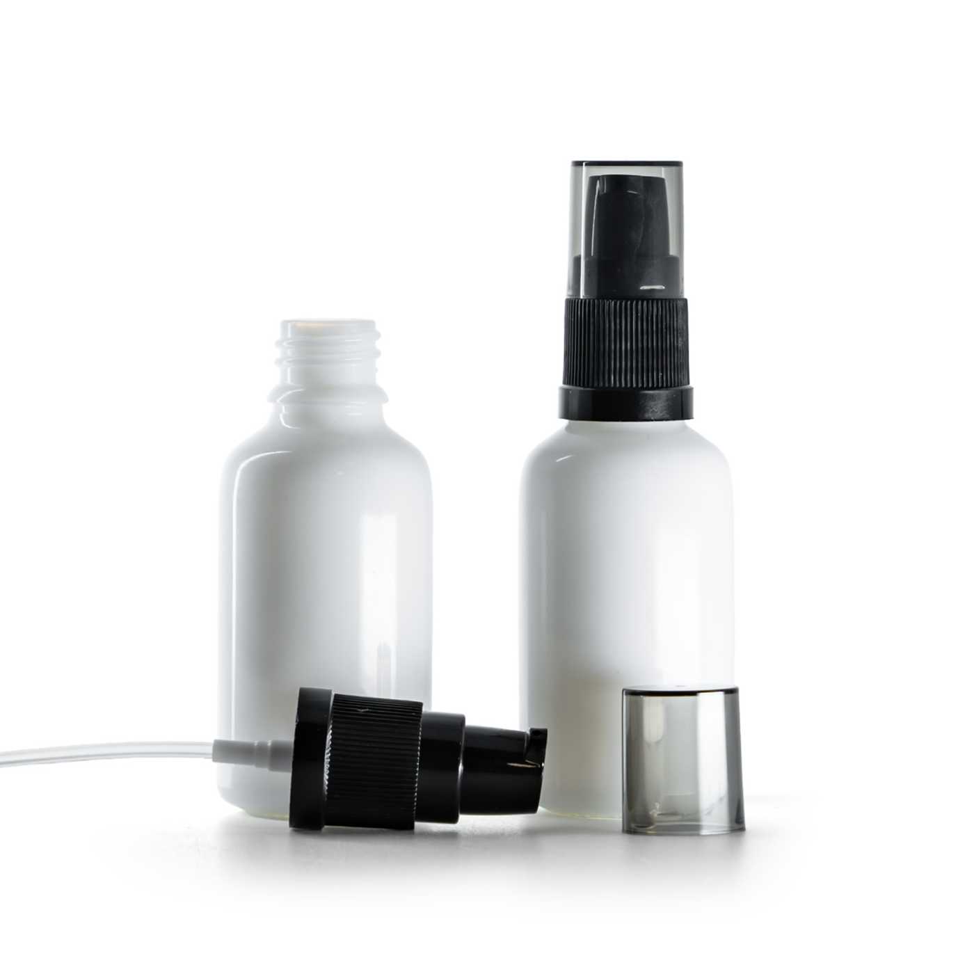 Sklenená fľaška, liekovka, biela, dávkovač krému s dymovým krytom, 30 ml