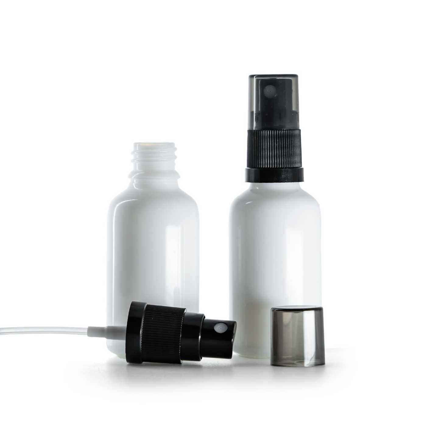 Sklenená fľaška, liekovka, biela, čierny rozprašovač, dymový kryt, 30 ml