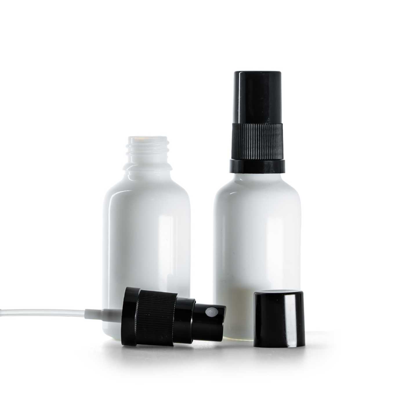 Sklenená fľaška, liekovka, biela, čierny rozprašovač, čierny vrch, 30 ml