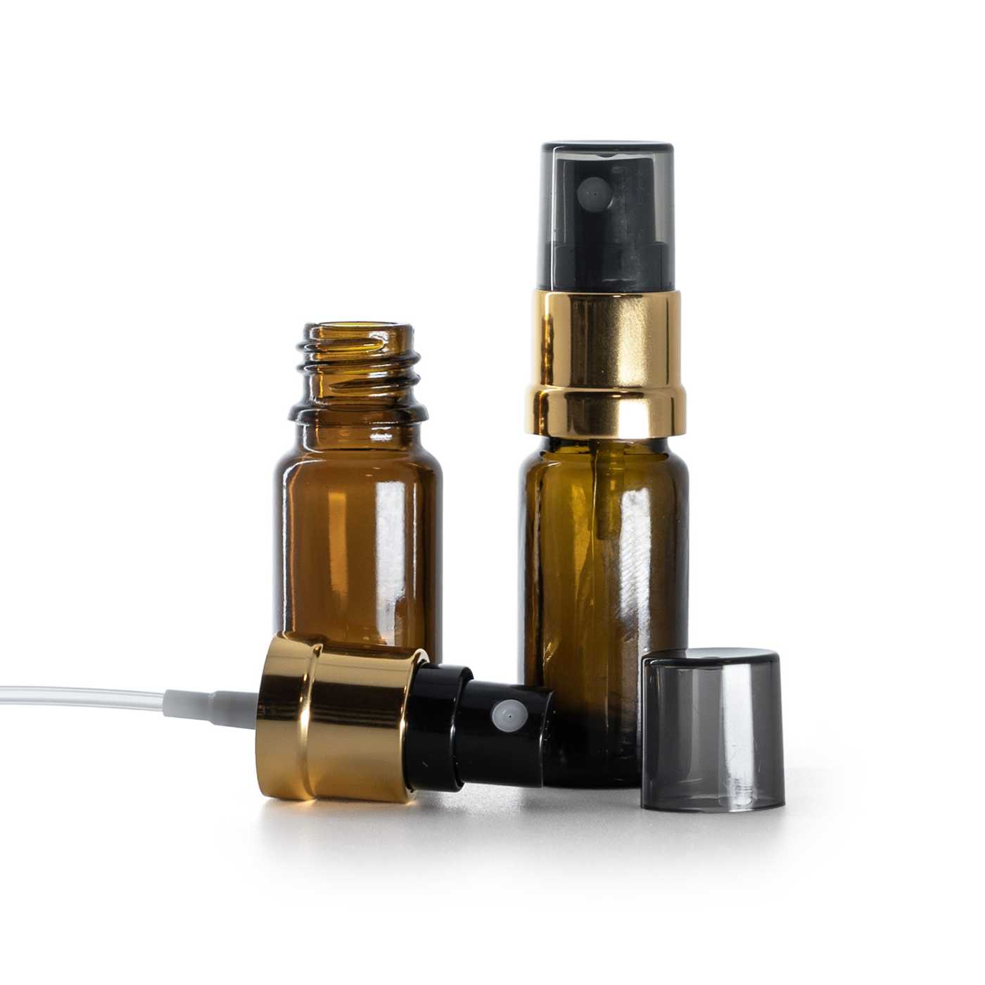 Sklenená liekovka typ B, vysoká, čierno-zlatý rozprašovač, dymový kryt, 10 ml