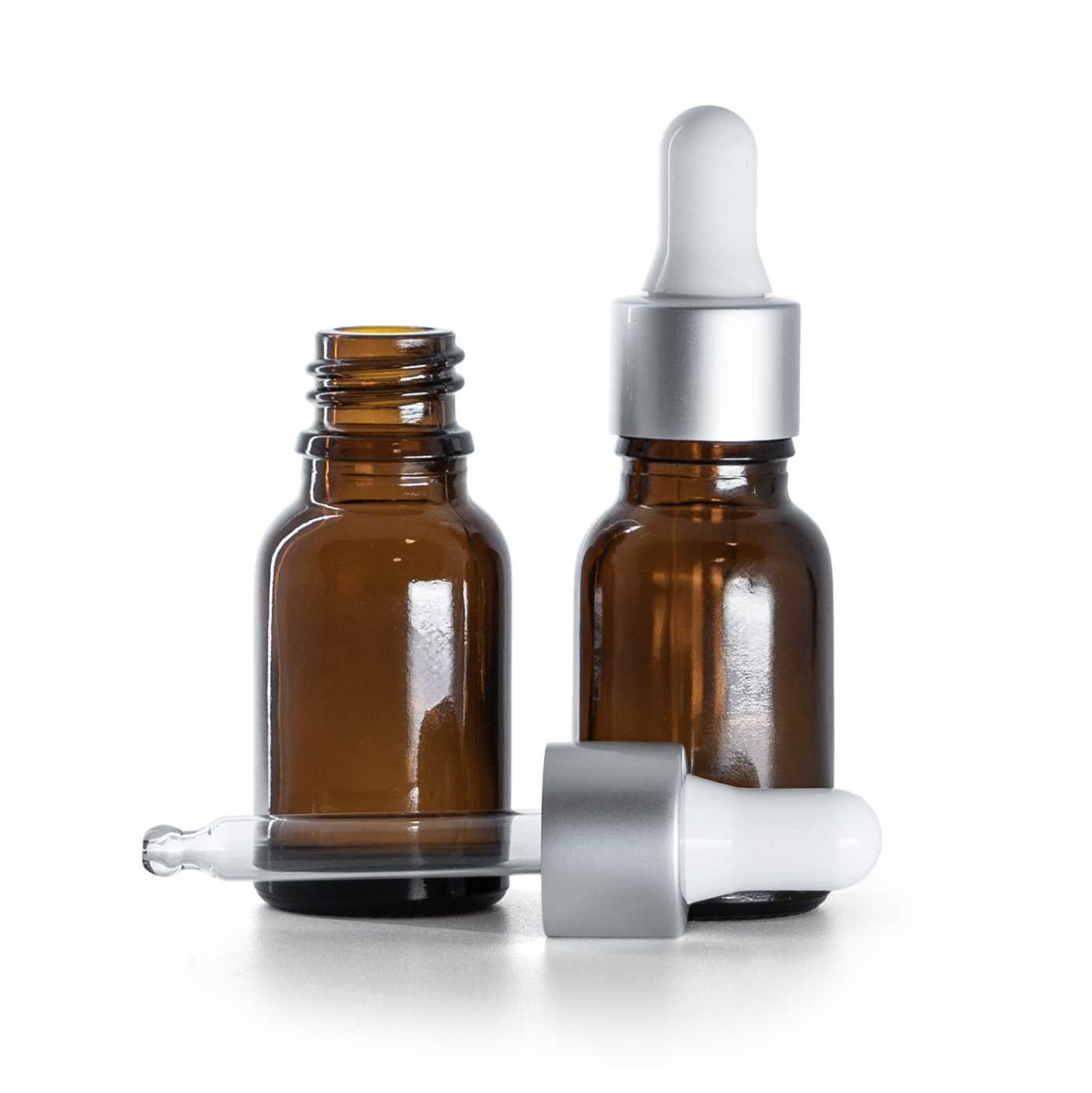 Hnědá skleněná lahvička s matným stříbrným kapátkem, 15 ml