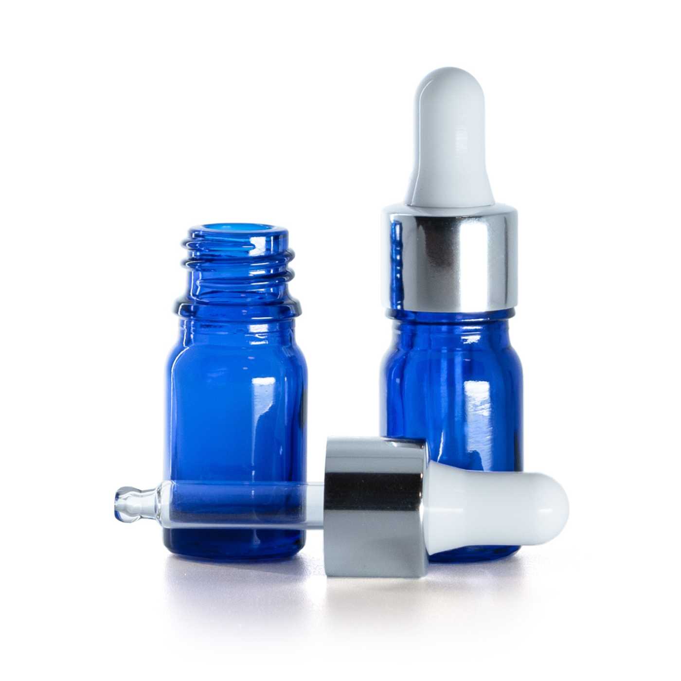 Blaue Glasflasche mit glänzender silberner Pipette, 5 ml
