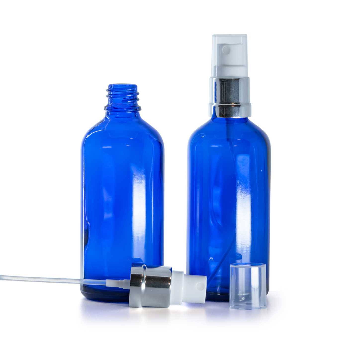 Blaue Glasflasche mit weiß-silbernem Zerstäuber 100 ml