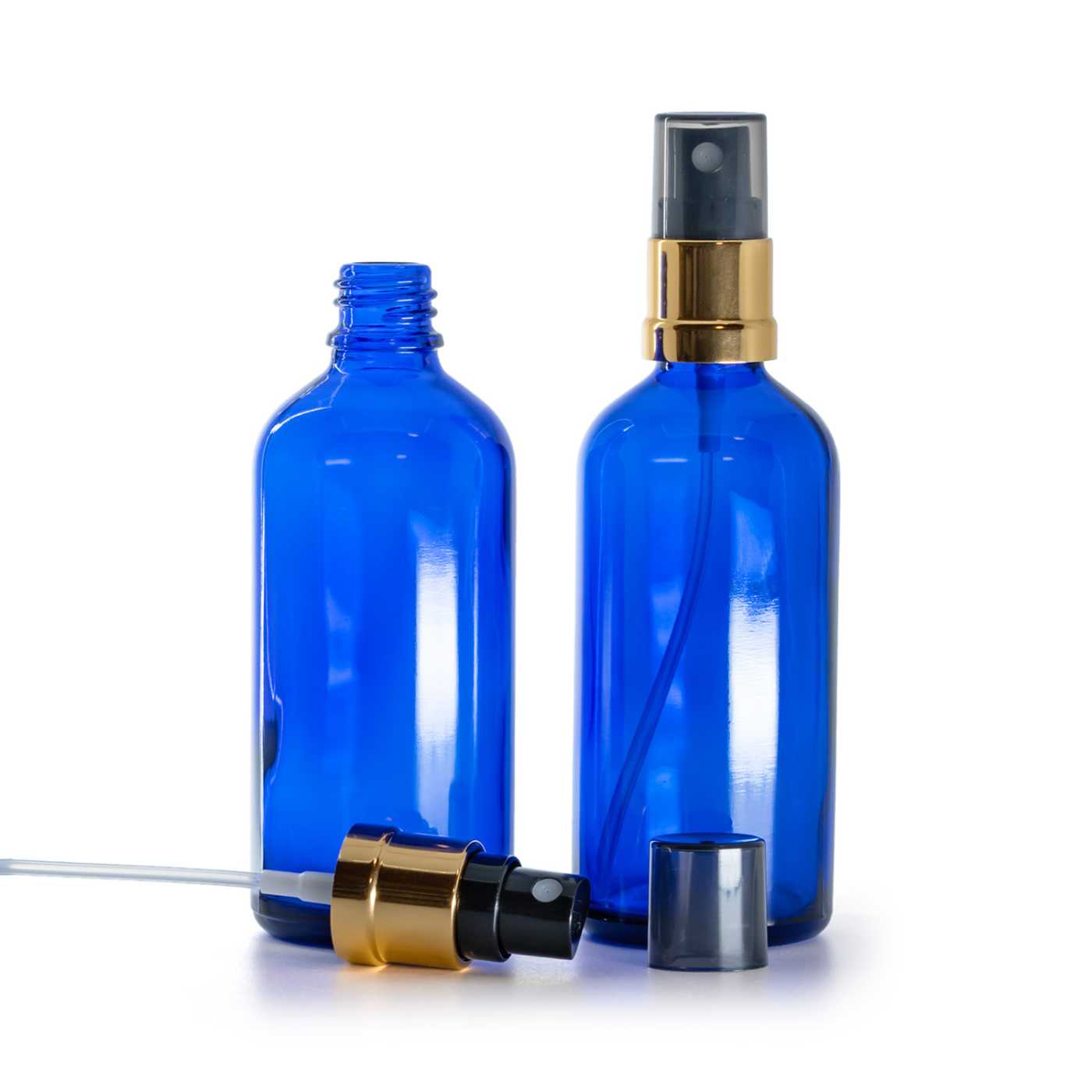 Frasco de vidrio azul, pulverizador negro y dorado, sobretapa ahumada, 100 ml