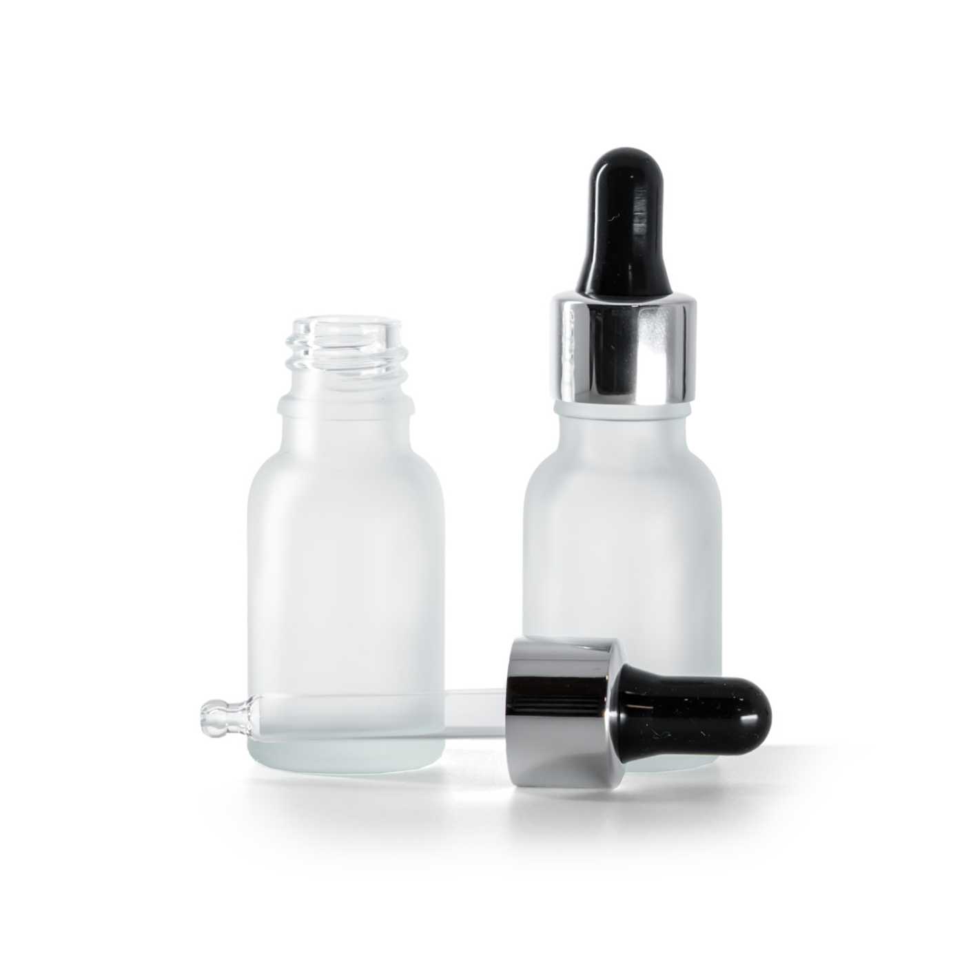 Átlátszó matt üvegpalack fekete-ezüst pipettával, 15 ml