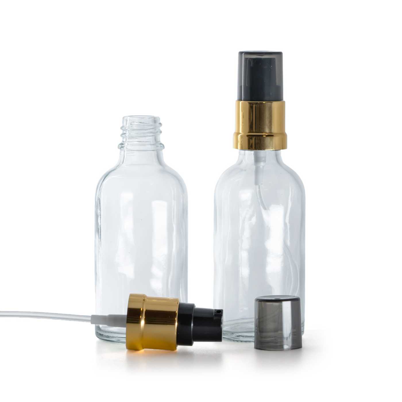 Sklenená fľaška, priehľadná, čierno-zlatý lesklý dávkovač s dymovým krytom, 50 ml