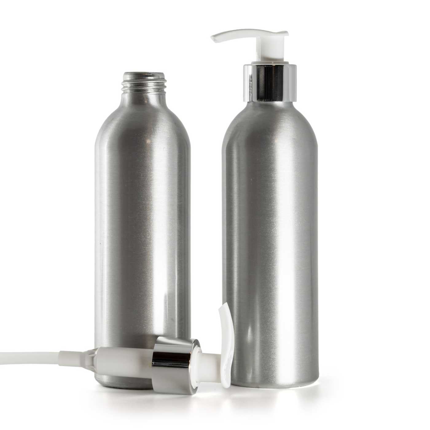 Bouteille en aluminium, pompe blanche avec bague argentée brillante, 225 ml