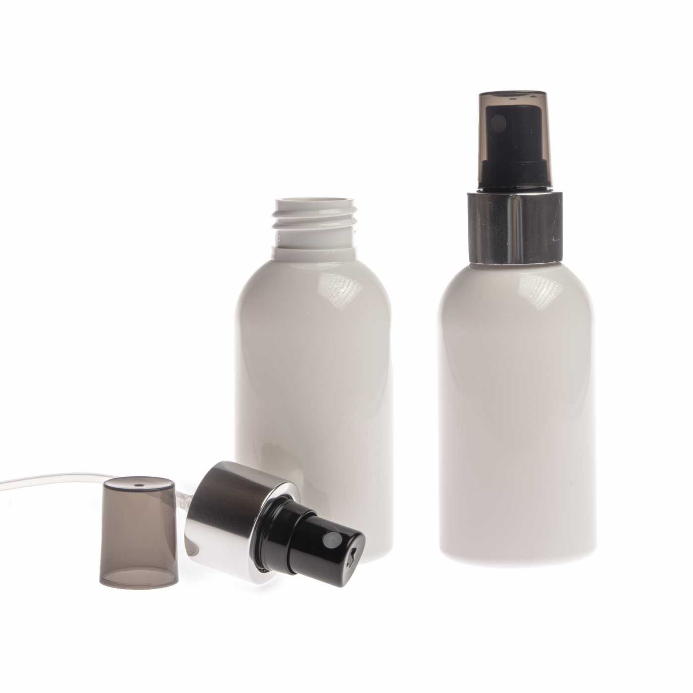 Butelka plastikowa biała z czarnym atomizerem, srebrna błyszcząca obręcz, 150 ml