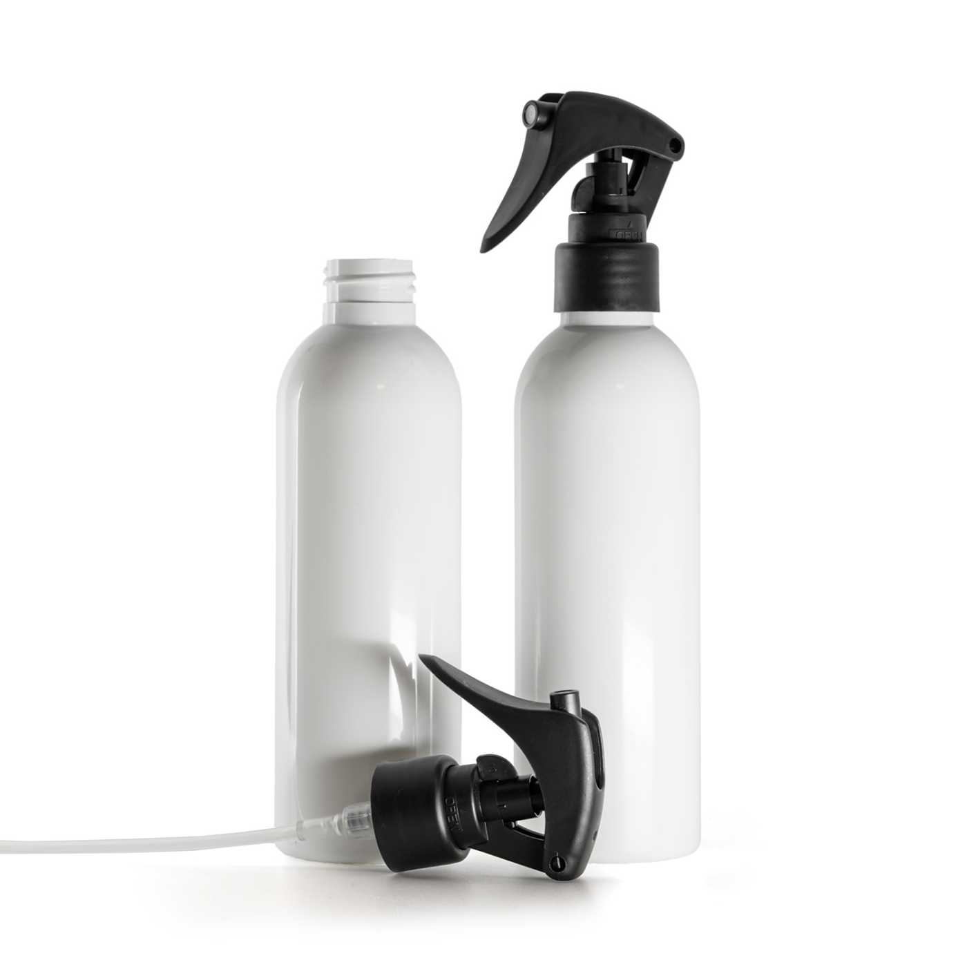 Botella de plástico blanca, pulverizador de gatillo negro mate, anillo liso, 200 ml