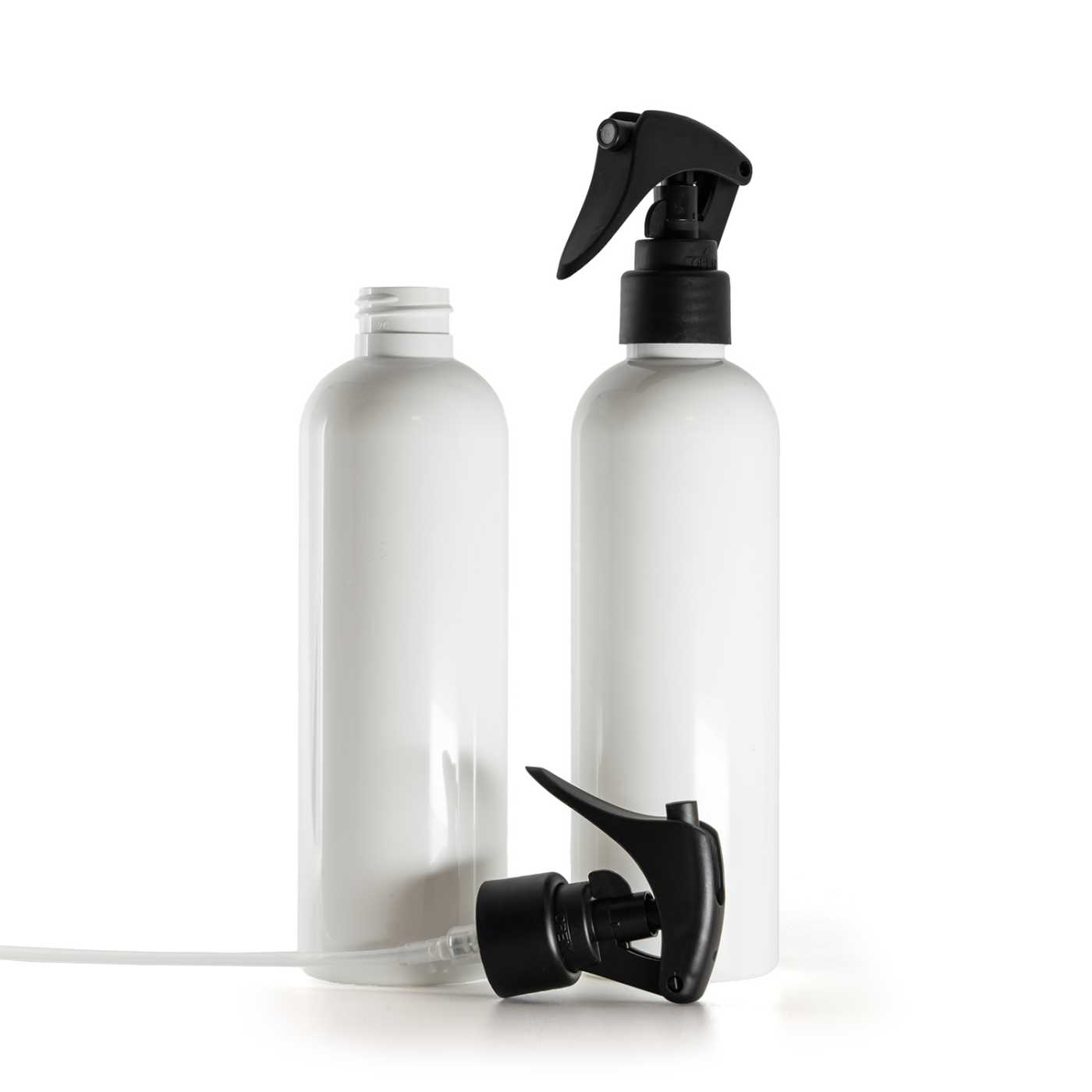 Műanyag palack, fehér, matt fekete pisztolyos szórófej, sima gyűrű, 250 ml