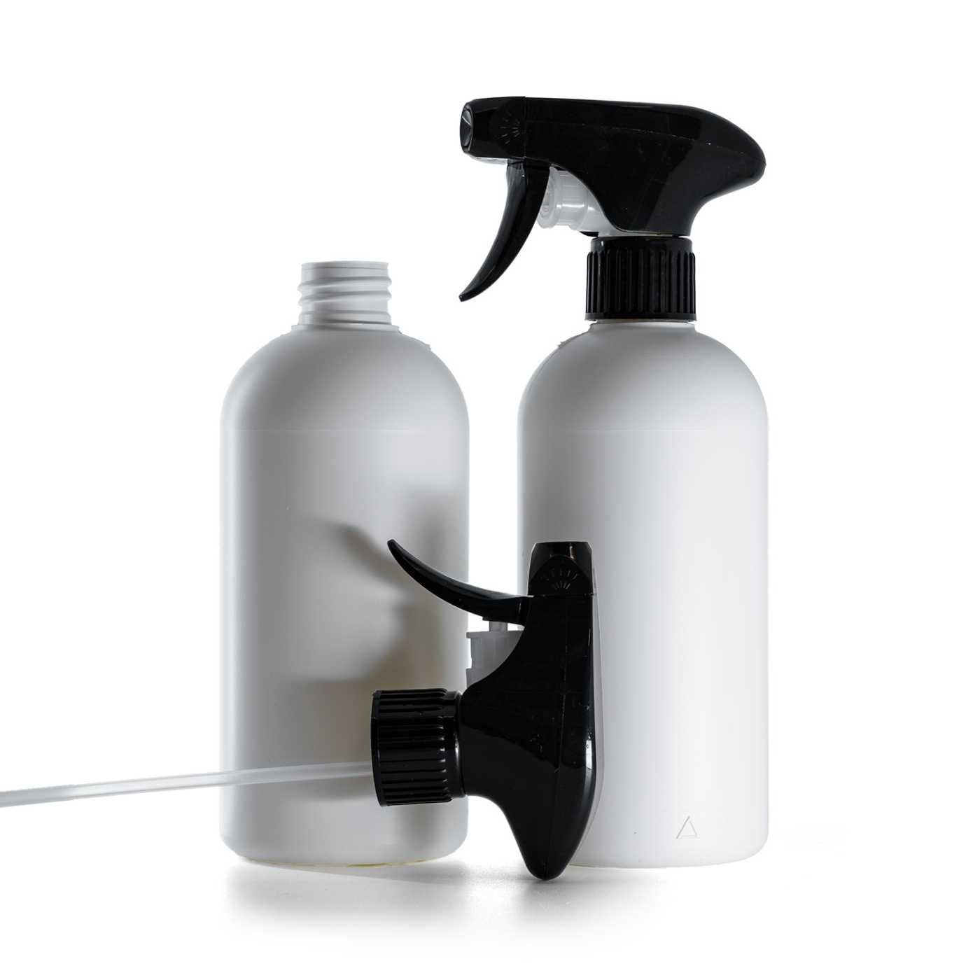 Butelka plastikowa biała, HDPE, czarny spryskiwacz, 500 ml